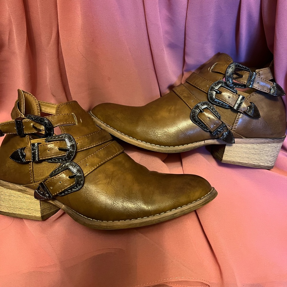 Maurice’s Size 8 Brown Ankle Boots